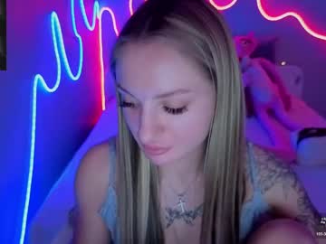 Meowwmirra Chaturbate stream image from April 27, 2026