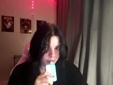 Nishazenisek Chaturbate stream image from April 27, 2026