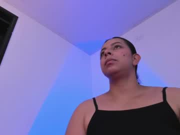 Mila_Chic Chaturbate stream image from April 27, 2026