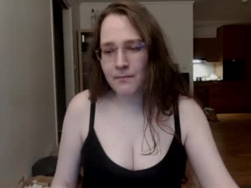 Queenofthenights Chaturbate stream image from April 27, 2026