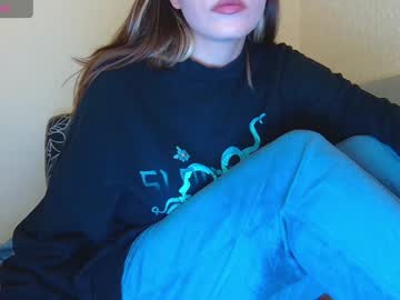 Alicewoolfy Chaturbate stream image from April 27, 2026