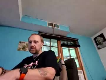 Ezriderx9 Chaturbate stream image from April 27, 2026