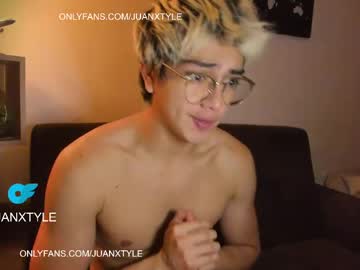 Juancamroom Chaturbate stream image from April 28, 2026