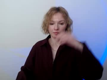 Mollilove Chaturbate stream image from April 28, 2026