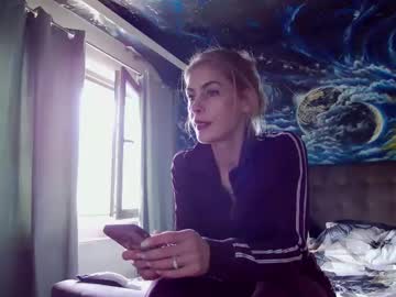 Blonde4pasion Chaturbate stream image from April 28, 2026