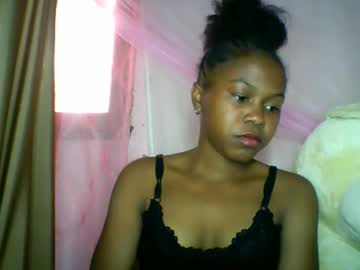Lara_Belle Chaturbate stream image from April 28, 2026