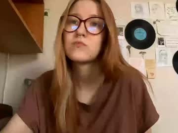 Karinamuccia Chaturbate stream image from April 28, 2026