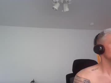 Kenmackelwood Chaturbate stream image from April 28, 2026