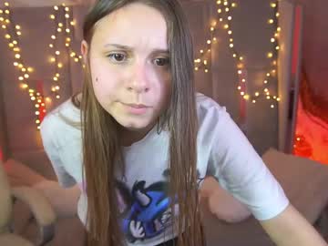 Tinynataliee Chaturbate stream image from April 28, 2026