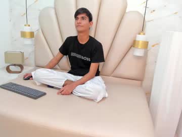 Emiliano_Star Chaturbate stream image from April 28, 2026