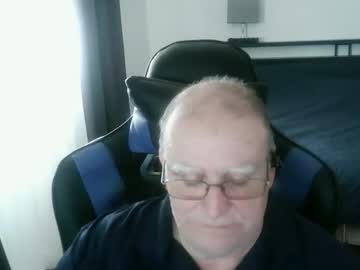 Papilly Chaturbate stream image from April 28, 2026