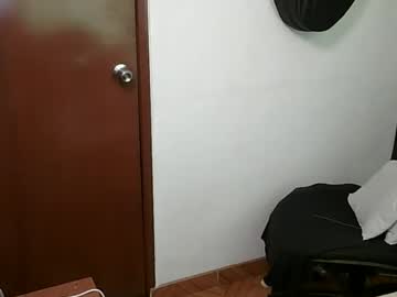 Andytwi Chaturbate stream image from April 28, 2026