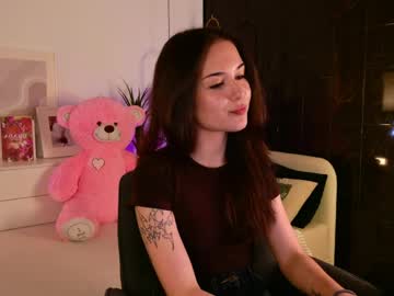 Skinnyellie Chaturbate stream image from April 28, 2026