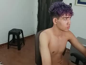 Senuntwink Chaturbate stream image from April 28, 2026