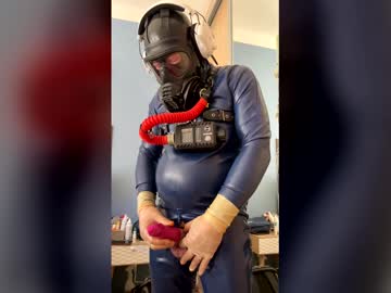 1latruber Chaturbate stream image from April 29, 2026