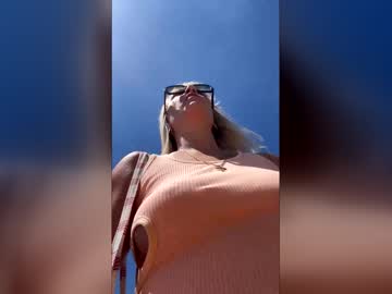 Atomblondy Chaturbate stream image from April 29, 2026