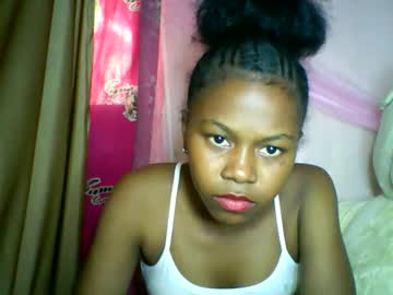 Lara_Belle Chaturbate stream image from April 29, 2026