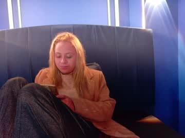 Angel_White25 Chaturbate stream image from April 29, 2026