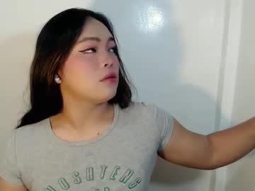 Mira_Luna222 Chaturbate stream image from April 29, 2026