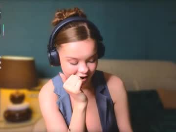 Hornyadelee Chaturbate stream image from April 29, 2026