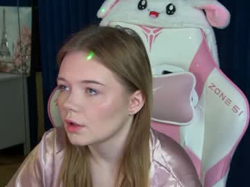 Elinavale Chaturbate stream image from April 29, 2026