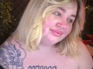 Zarareign_ Chaturbate stream image from April 29, 2026