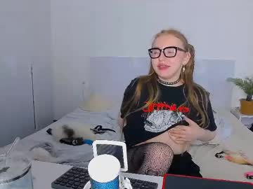 Crystal_Line Chaturbate stream image from April 30, 2026