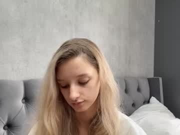 Aundreaschindewolf Chaturbate stream image from April 30, 2026