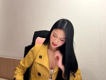 Suzannenightlinger Chaturbate stream image from April 30, 2026