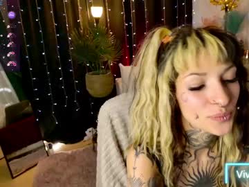 Vivvixenxx Chaturbate stream image from April 30, 2026