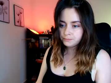 Madelamee Chaturbate stream image from April 30, 2026