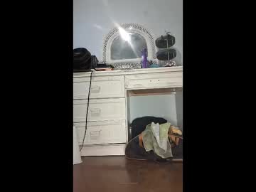 Mizzbertinelli Chaturbate stream image from May 01, 2026