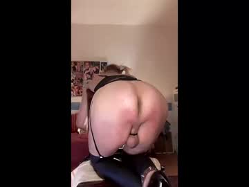 Ladycrosssuza Chaturbate stream image from May 01, 2026