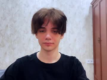 Zombde32 Chaturbate stream image from May 01, 2026