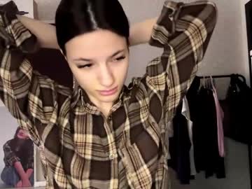 Emmieglunt Chaturbate stream image from May 01, 2026