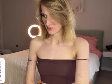 Mia_Komoi Chaturbate stream image from May 01, 2026