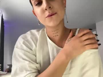 Dustieuber Chaturbate stream image from May 01, 2026