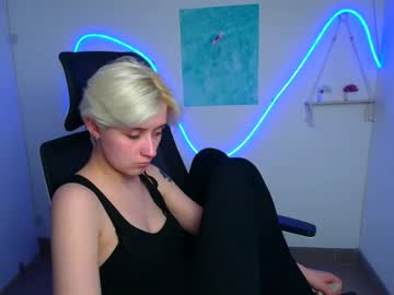 Karolinabloom Chaturbate stream image from May 01, 2026