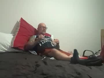 Bradlovescum Chaturbate stream image from May 01, 2026