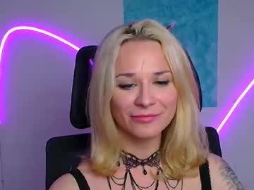 Moonsusanna Chaturbate stream image from May 02, 2026