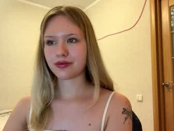 Mollieadamek Chaturbate stream image from May 02, 2026