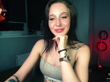Aliceturnon Chaturbate stream image from May 03, 2026