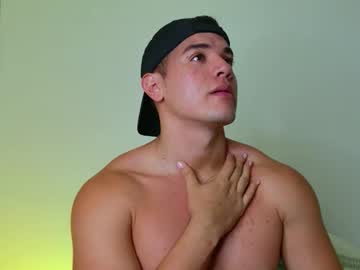 Mikevikingo Chaturbate stream image from May 03, 2026