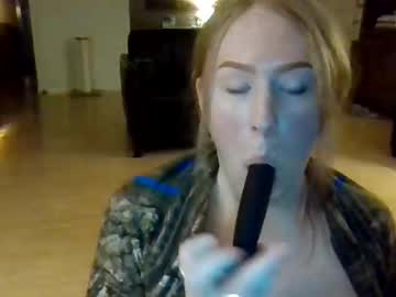 Kylieredd Chaturbate stream image from May 03, 2026