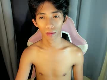 Alexa_Chi Chaturbate stream image from May 03, 2026