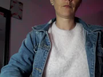 Britneydivine Chaturbate stream image from May 03, 2026