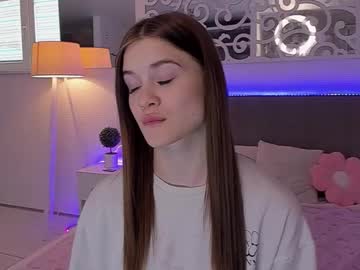 Luisaclover Chaturbate stream image from May 03, 2026