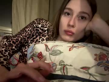 Missevelynglow Chaturbate stream image from May 03, 2026