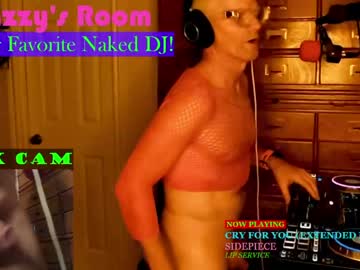 Chazboudoir Chaturbate stream image from May 04, 2026