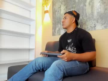 Michaell_Miller Chaturbate stream image from May 04, 2026